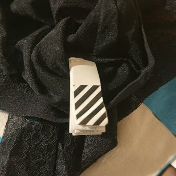 Off white lace crop top black M - Picture 7 of 8